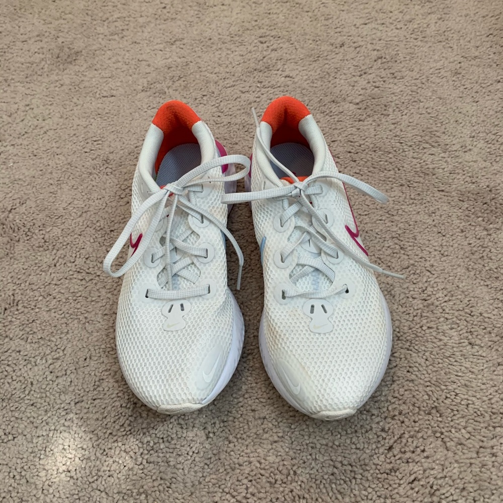 Nike tennis shoes